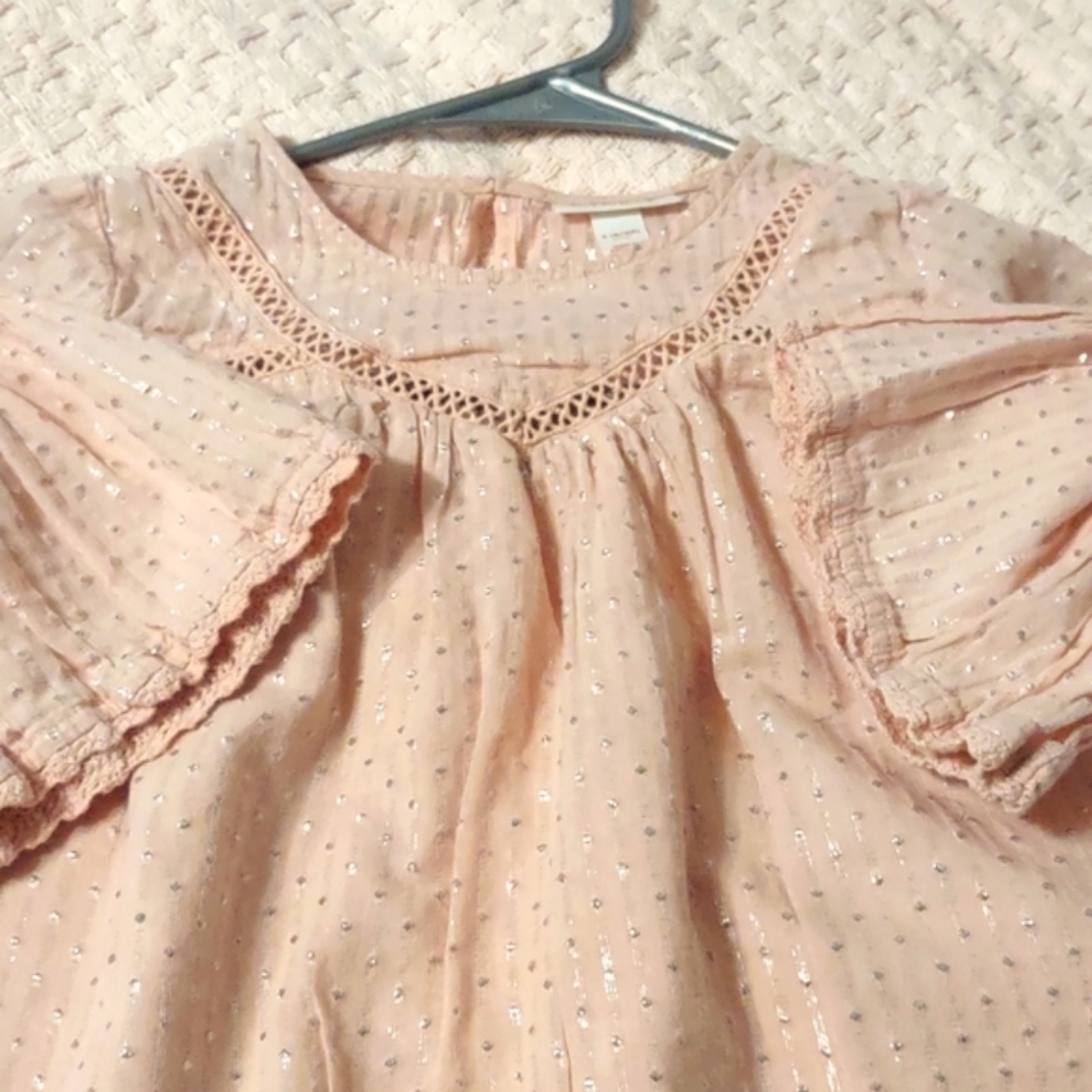 Girls Cat & Jack top size S (6/6X), peach/silver w/crochet edging.